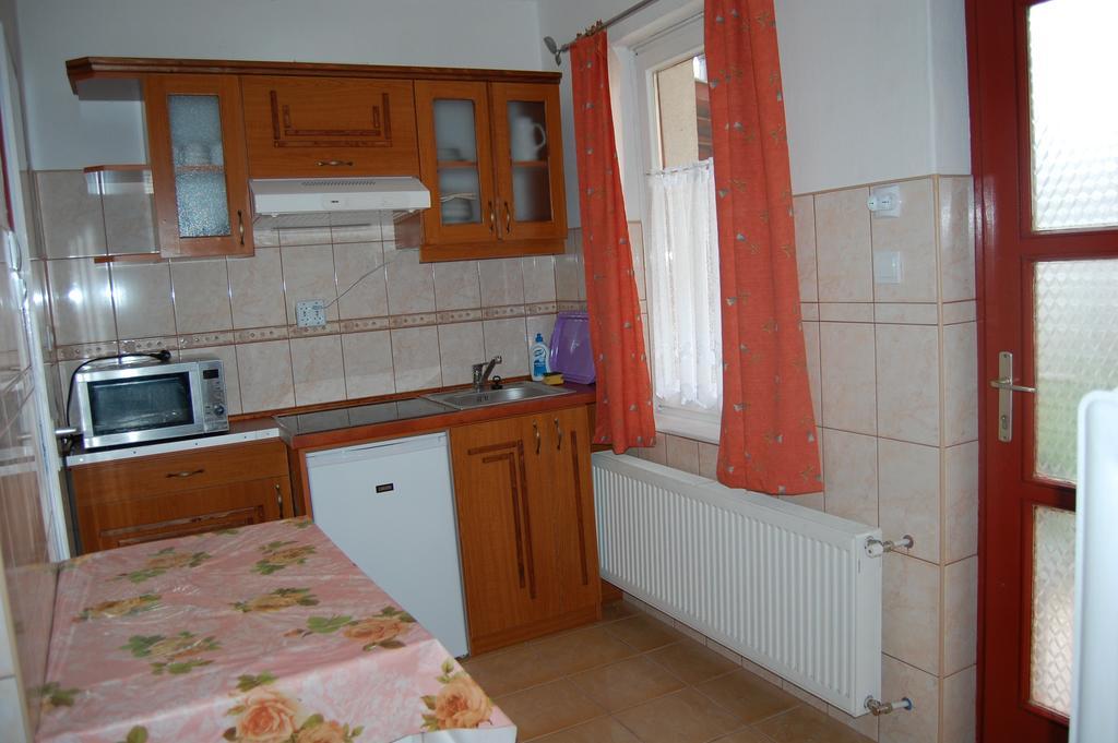 Zach Klara Utcai Apartman วิเชกราด ภายนอก รูปภาพ