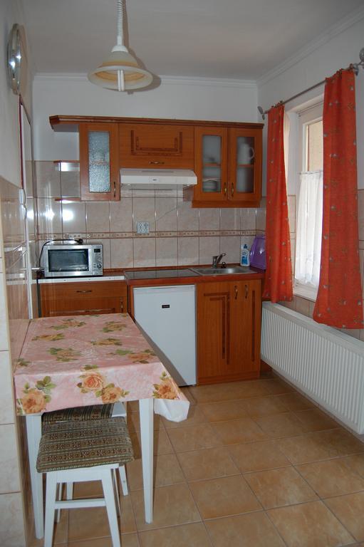 Zach Klara Utcai Apartman วิเชกราด ภายนอก รูปภาพ