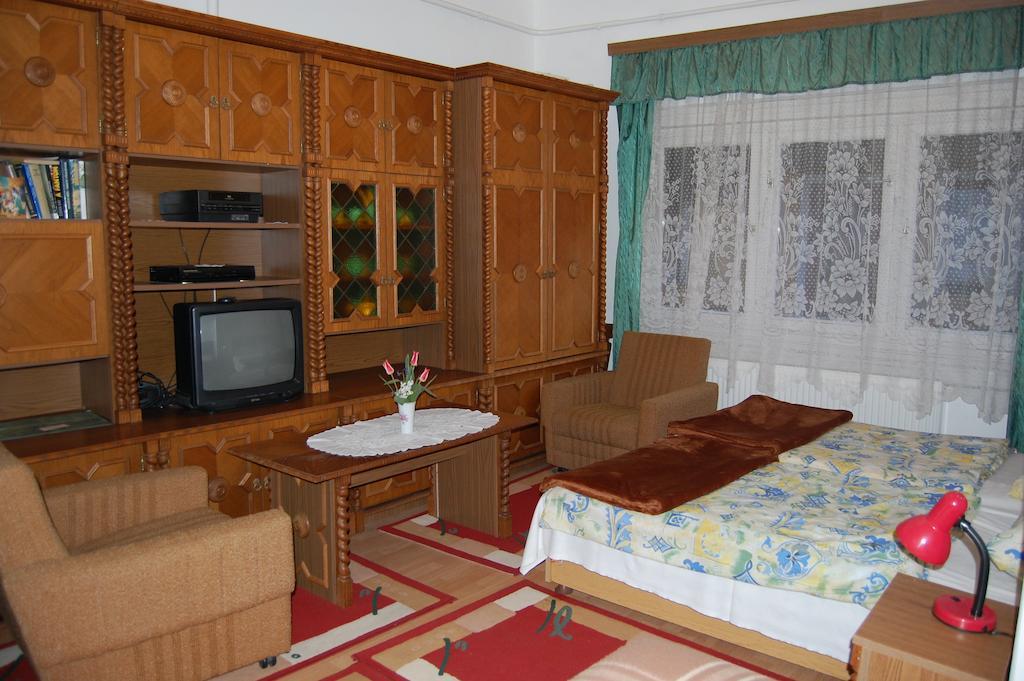 Zach Klara Utcai Apartman วิเชกราด ห้อง รูปภาพ