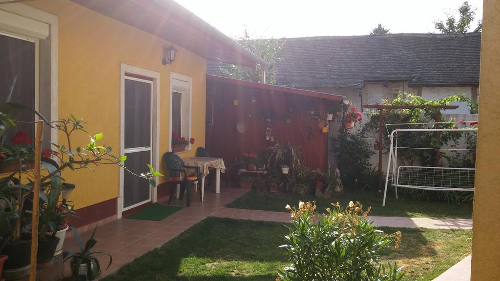 Zach Klara Utcai Apartman วิเชกราด ภายนอก รูปภาพ