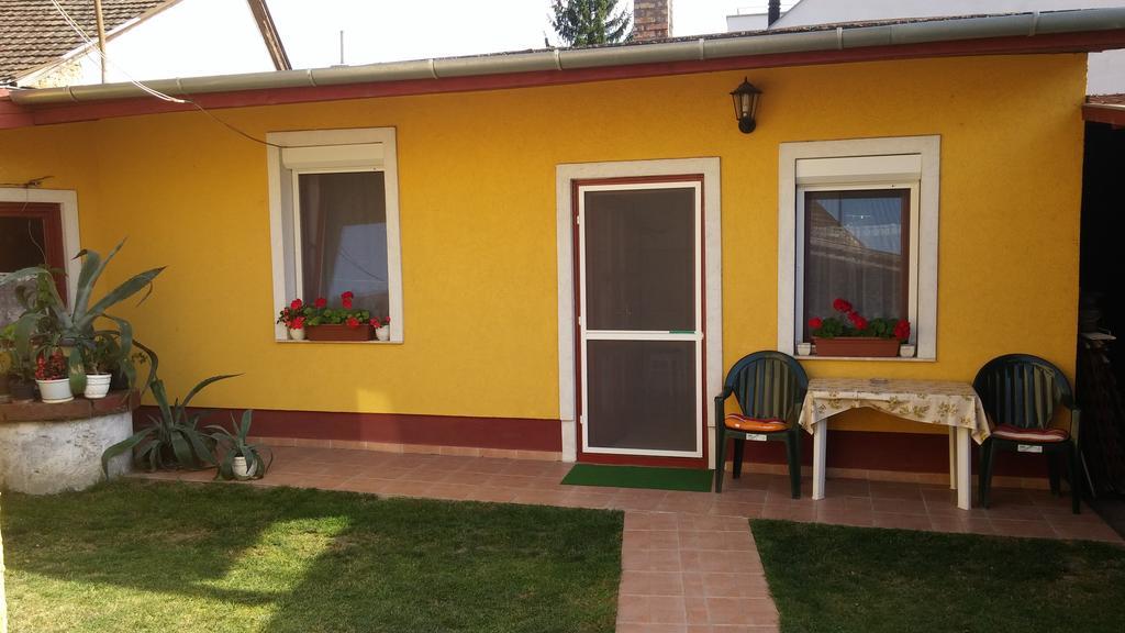 Zach Klara Utcai Apartman วิเชกราด ภายนอก รูปภาพ